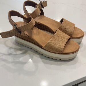 Toms Tan Platform Sandals